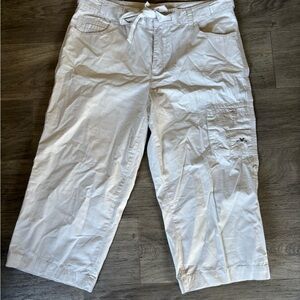 Disney Parks Capris White Roll Tab Cuff Cargo Pants Women's Size Large
